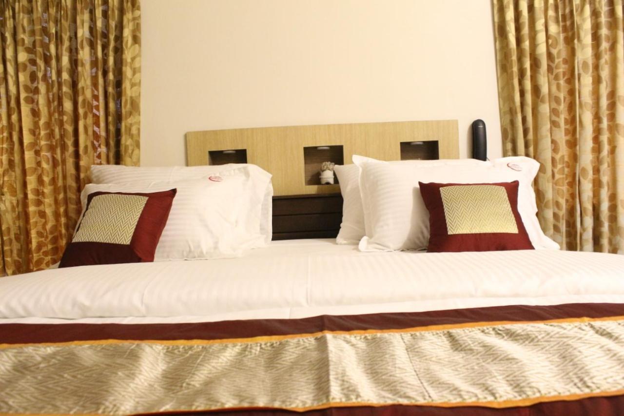 The Lavish Moon Hotel Йеркауд Екстериор снимка